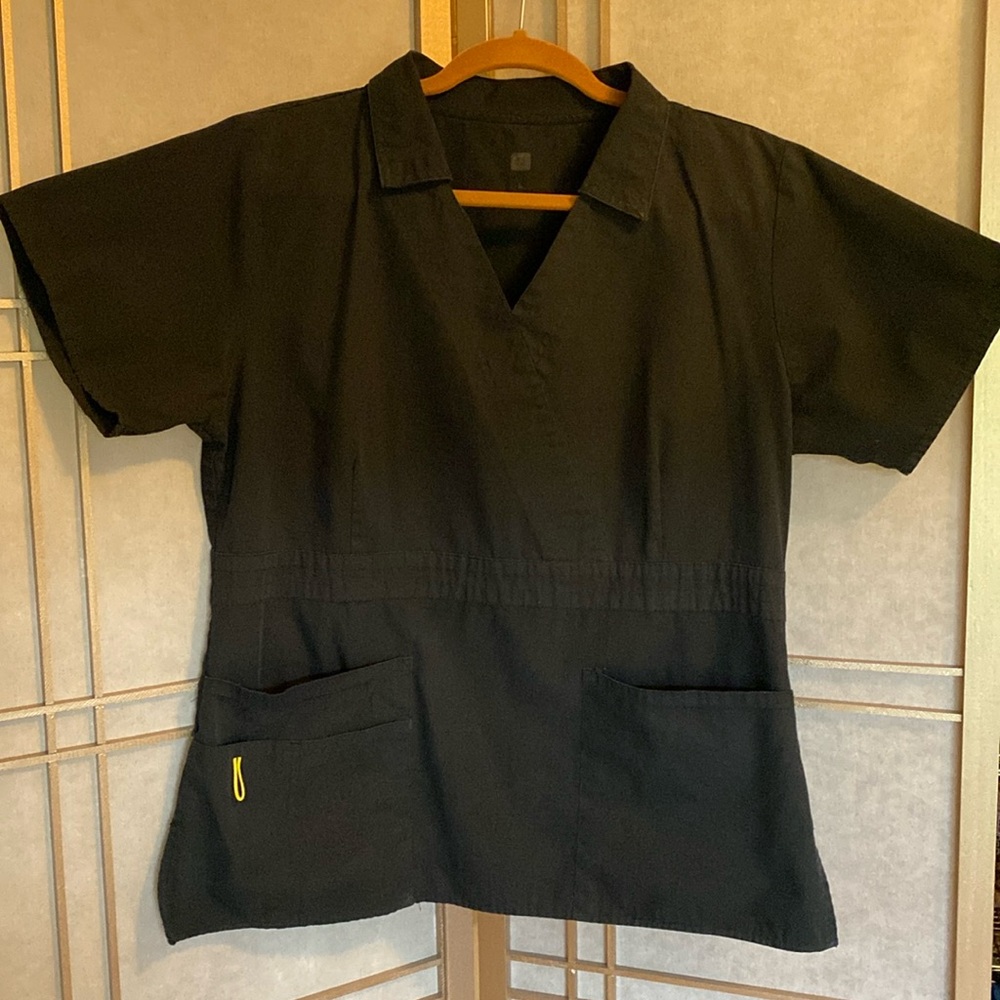 5/$25 Black scrub top, women’s Large